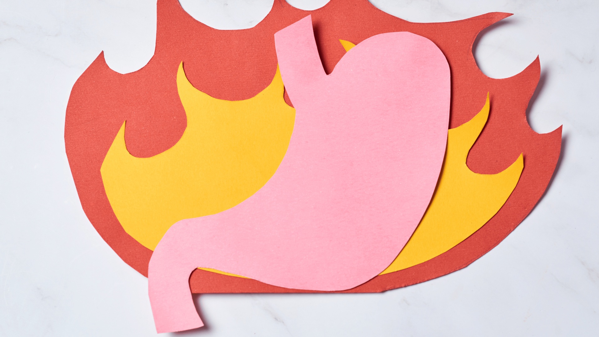 Saiba mais sobre a sensação de ardência após comer e quando procurar um especialista. Cuide da sua saúde com informações valiosas!