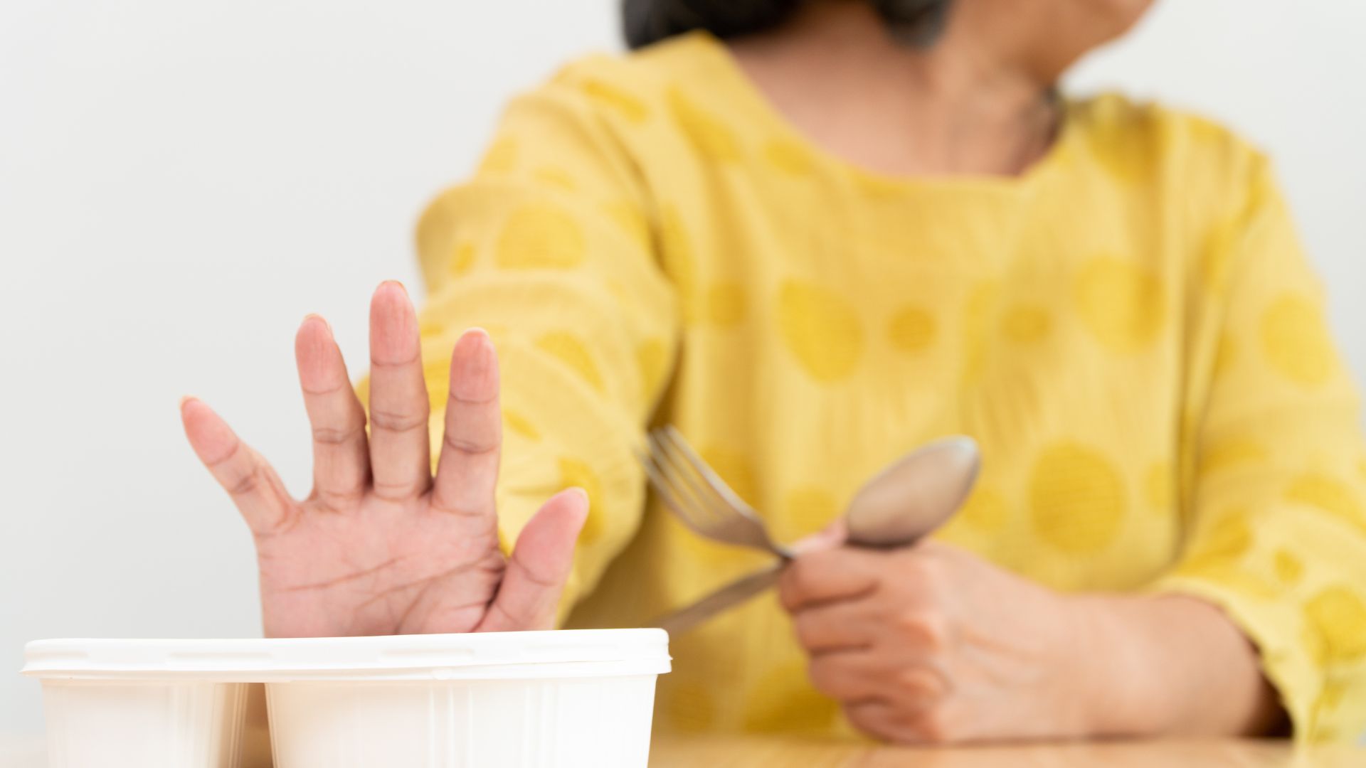 Dificuldade em comer pode ser um sinal de câncer. Descubra os sintomas e quando procurar ajuda médica.